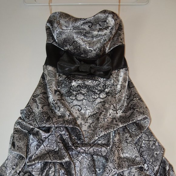 Dress - Picture 1 of 4